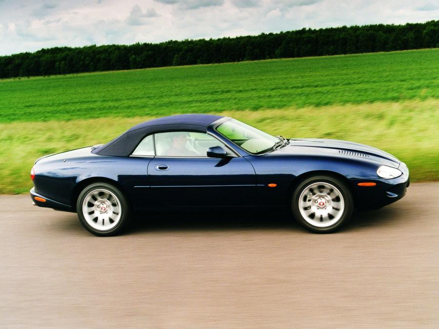  Jaguar XKR Convertible 1998 года  (фото 9 из 17)